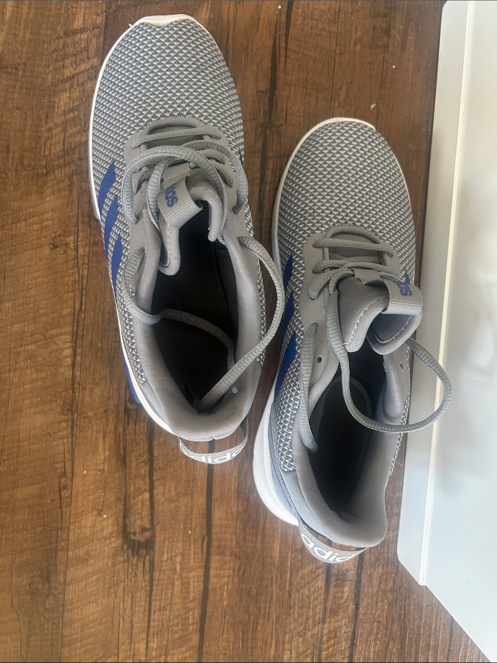 NEW adidas kids, men or women’s Gray Sneakers with Blue Stripes - Picture 9 of 13